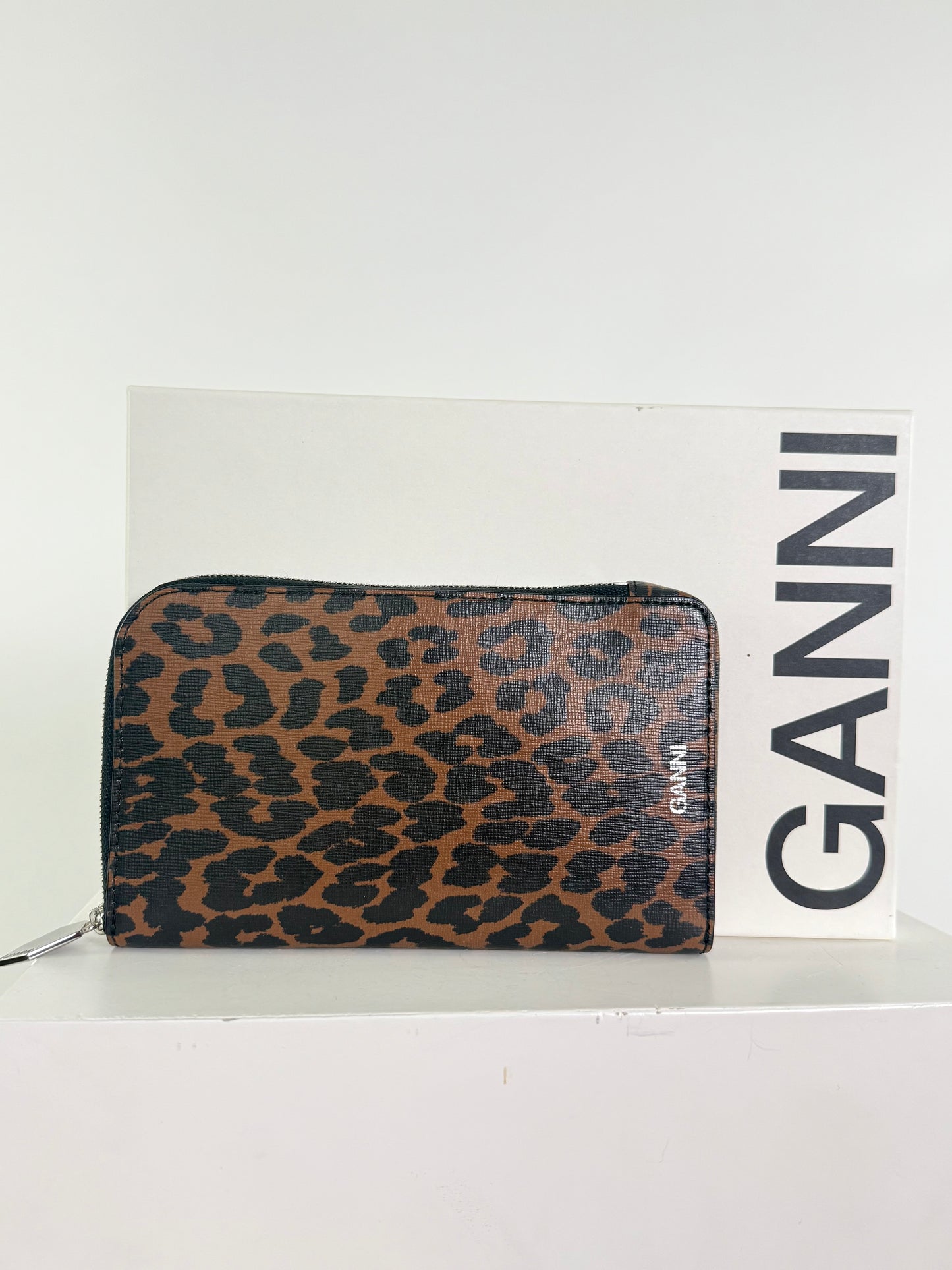 Ganni Leopard WOC