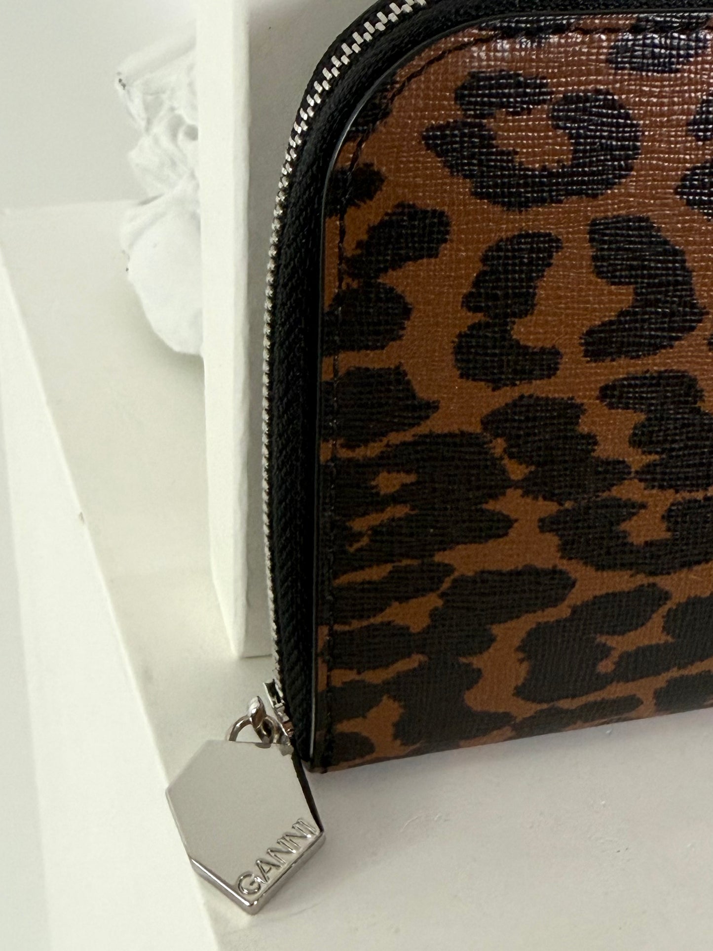 Ganni Leopard WOC