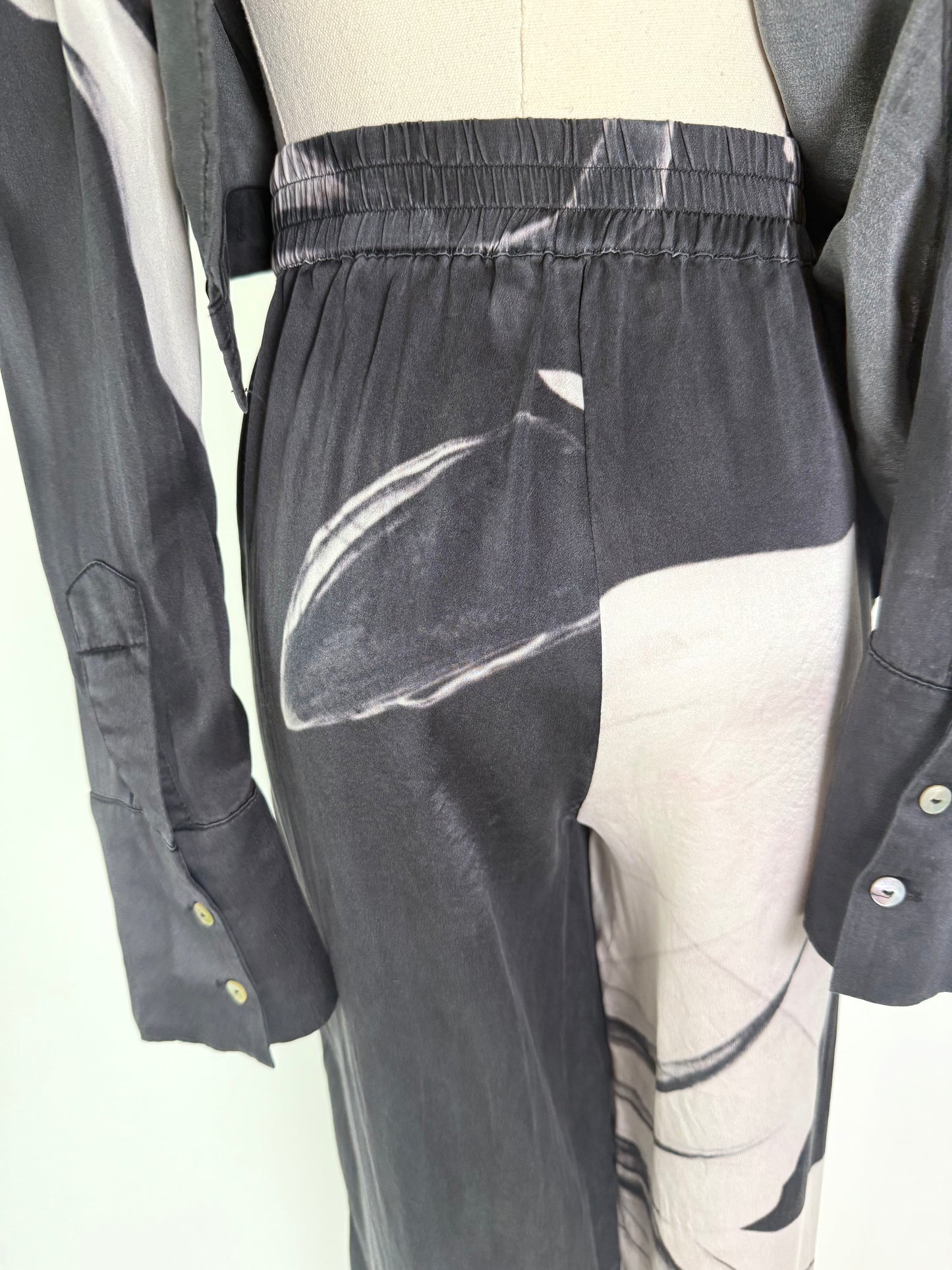 Asceno Gray/White Top & Pants