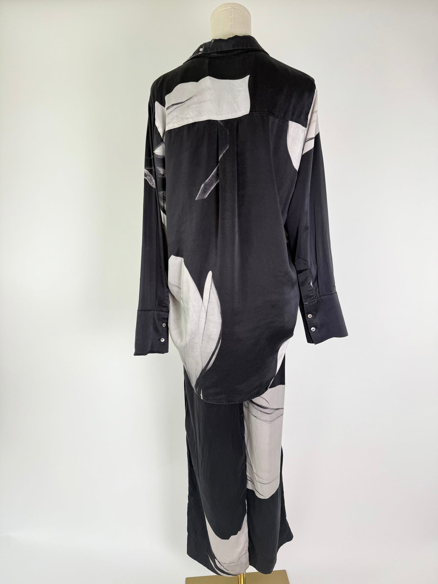 Asceno Gray/White Top & Pants