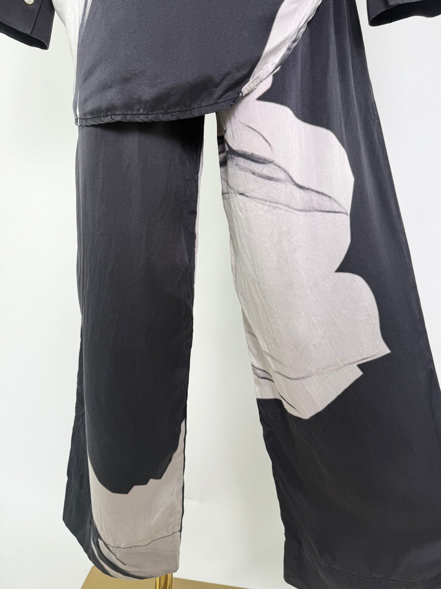Asceno Gray/White Top & Pants