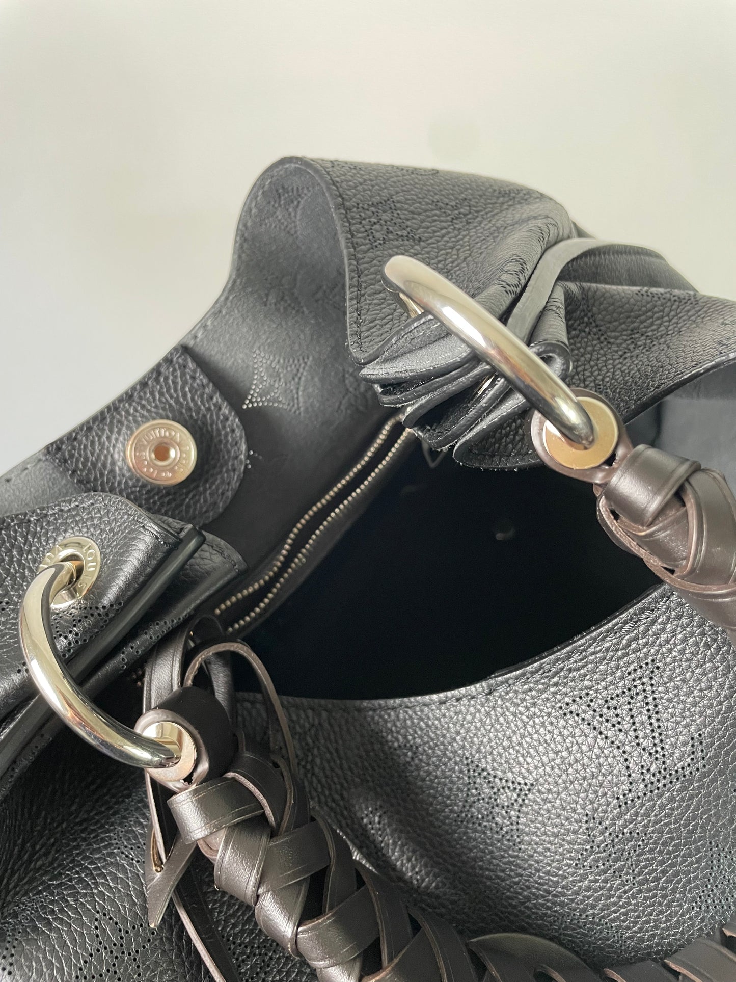 Louis Vuitton Carmel Hobo Leather Mahina