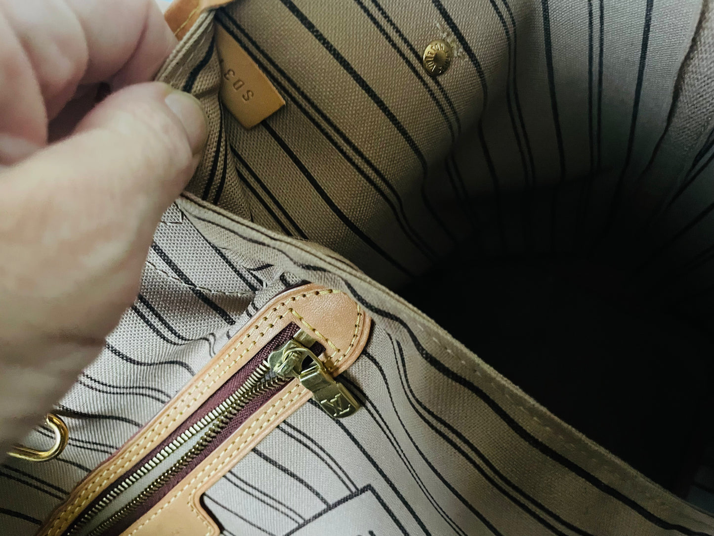 Louis Vuitton Neverfull Monogram Canvas Tote Bag