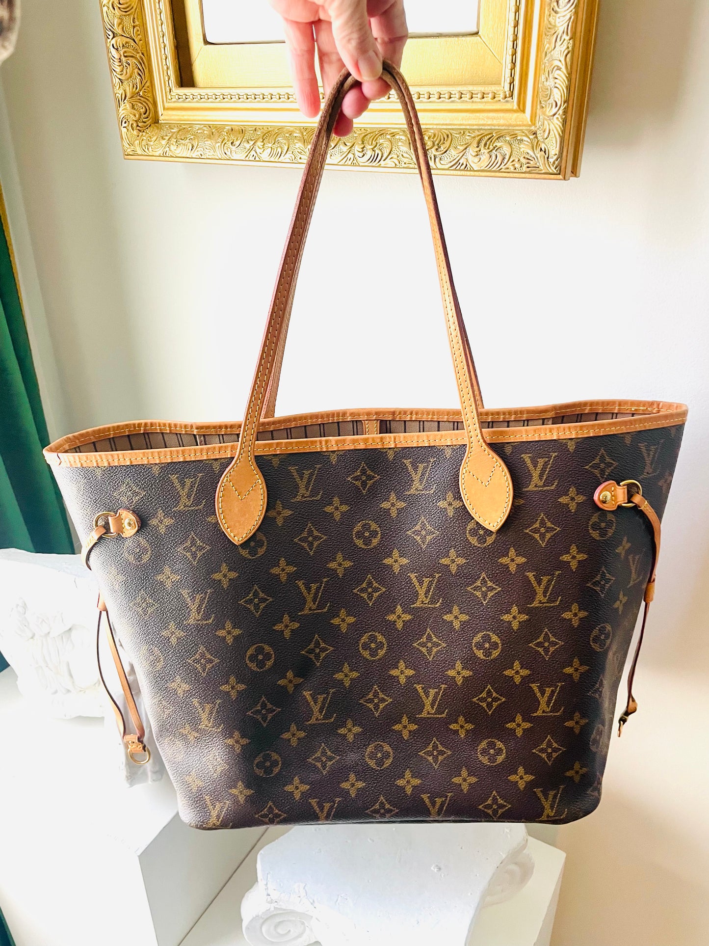 Louis Vuitton Neverfull Monogram Canvas Tote Bag